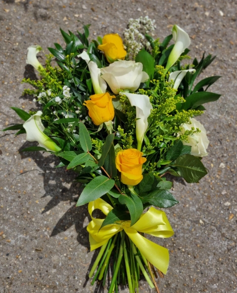 big head roses, white Calla Lilly and Gypsophilium Funeral Sheaf made by florist in Croydon for free funeral delivery