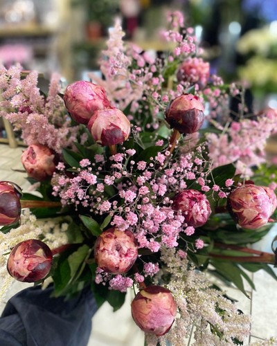 pink peonies florist delivering in croydon, Cr, West Wickham, mitcham, Purley, Addiscombe, Shirley, Woodcote, Gravel Hill, New Addington, Selsdon, Elmers End, Beckenham, Anerely, South Norwood, Thornton Heath, Waddon, Beddington, Sout Croydon, West Croydon, Kenley, Coulsdon