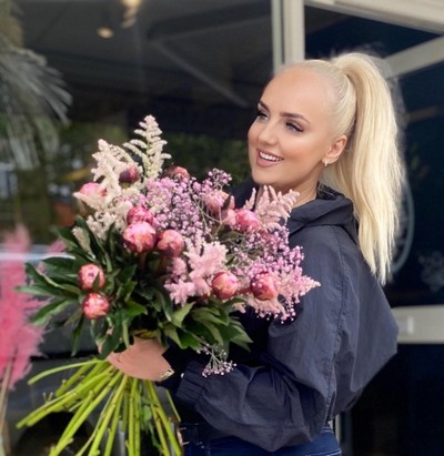 pink peonies florist delivering in croydon, Cr, West Wickham, mitcham, Purley, Addiscombe, Shirley, Woodcote, Gravel Hill, New Addington, Selsdon, Elmers End, Beckenham, Anerely, South Norwood, Thornton Heath, Waddon, Beddington, Sout Croydon, West Croydon, Kenley, Coulsdon