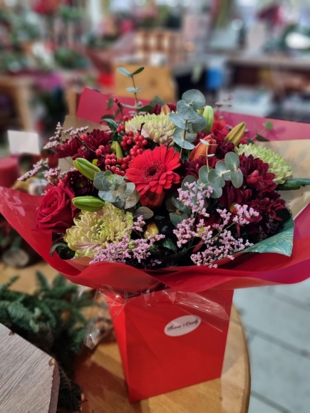 florist choice Christmas Bouquet with fresh flowers hand made by florist in Croydon, Surrey, UK for delivery in CR0 CR2 CR3 CR4 CR5 CR6 CR7 CR8 SE25 SW16 BR4