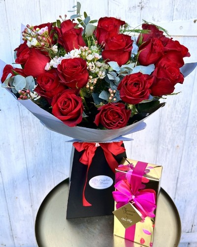 luxury big headed fresh roses bouguet made for delivery in BR SE25 CR TN16 SE3 SE6 SE9 SE12