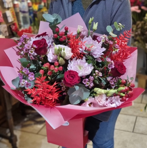 freestyle fresh flowers bouquet designed by local florist for Valentine's delivery in CR, South London, UK