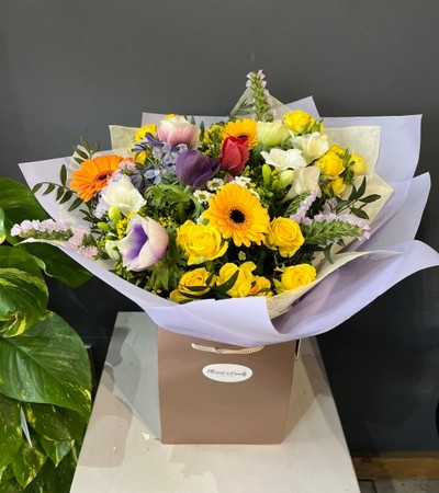 Spring bouquet door delivery in Croydon, East Croydon, West Croydon, Selsdon, Sanderstead, Broad Green, Beddingtin, Wallington, South Croydon, Gravel Hill, New Addington, Addington Village, Elmers Emd, Addiscombe, Woodside, Shirley, West Wickham, Waddon, Purley, Purley Oaks, Coulsdon, Coulsdon South, Whyteleafe, Caterham, 
