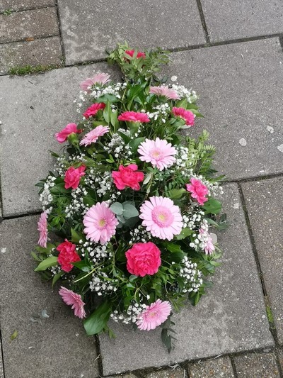 Classic combination of carnations and daisies mixed with white Gypsophilium in the shape of teardrop.By florist near me in Croydon 