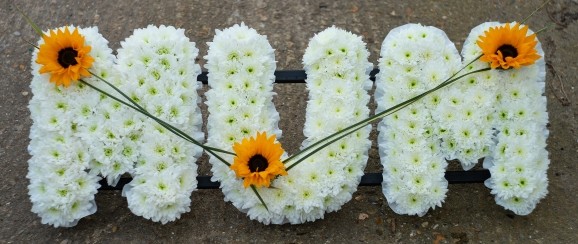 Florist in Croydon presents Chrysanthemums massed funeral letters MUM DAD NAN GRAN GRANDDAUGHTER GRANDMA GRANDPA GRANDAD WIFE HUSBAND BROTHER COUSIN NEPHEW SON 