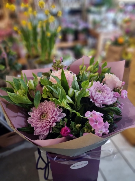 Generic Mother's Day Flower Gift near CR0 CR2 CR5 CR7 SE25 BR4