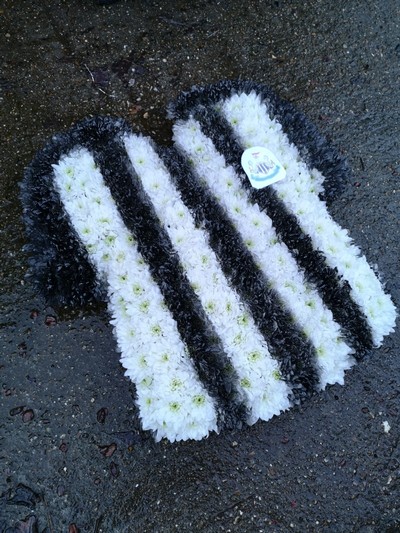 Funeral flowers t-shirt customised to favourite football team made by florist in Croydon, Surrey for funeral delivery in South London, UK