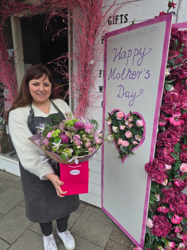 Mixed lilac and mauve flowers bouquet for Mother's Day flower delivery in Croydon 