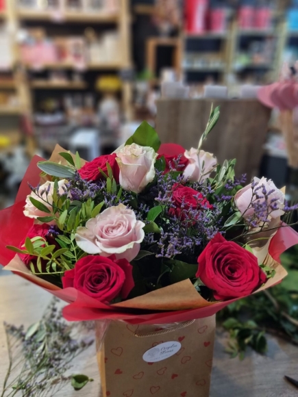 Mixed pinks and red roses hand tie