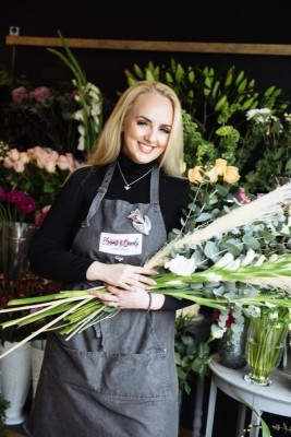 Gigi florist will create amazing beautiful flowers especially for you with her sigma wild style, definitely something different you have never seen, by florist in Croydon 