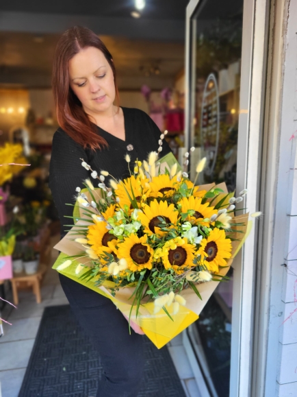 Sunflowers bouquet with guaranteed local flower delivery in Croydon, Surrey.