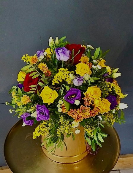 seasonal fresh flowers hat box arrangement designs by local Croydon florist for same day delivery service in Croydon, South London, Surrey, UK