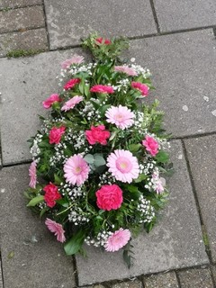 Classic combination of carnations and daisies mixed with white Gypsophilium in the shape of teardrop.By florist near me in Croydon 