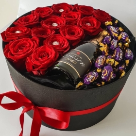 red roses hat box with sweets made by florist in Croydon