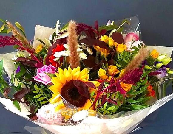 Autumn florist choice mixed bouquet handmade by florist in Croydon available for same day delivery in Croydon, South London, Surrey, London, UK Addisscombe West Wickham Shirley Gravel Hill Beckenham New Beckenham Woodside Elmers End Bromley Bromley South Bromley North Coulsdon Purle Peak Hill Sanderstead South Croydon West Croydon South Norwood Crystal Palace Thornton Heath Kenley Whyteleafe East Croydon Central Croydon 