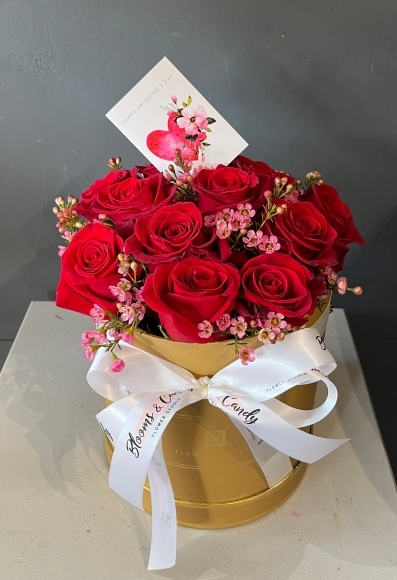 Best large dozen roses gold tall hat box.  By florist in Croydon 