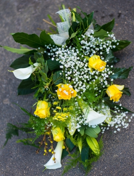 bih head roses, white Calla Lilly and Gypsophilium Funeral Sheaf made by florist in Croydon for free funeral delivery