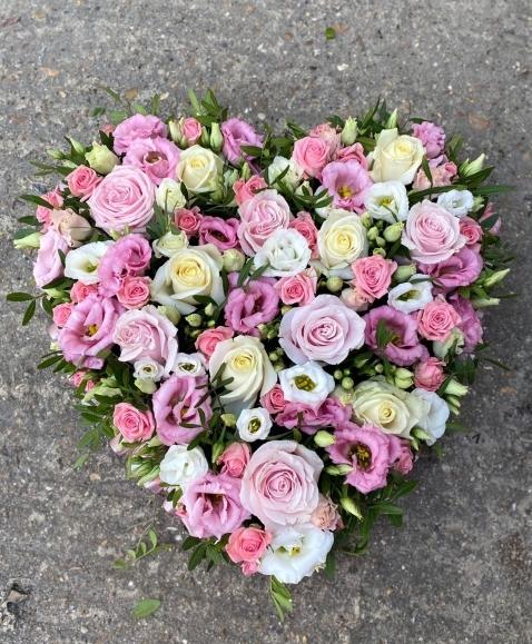 Soft petals roses and lisanthius mix to bring delicate and sophisticated look. Compact look with minimum greenery. By Croydon Blooms Florist