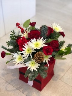 Santa's hessian bag Christmas flowers arrangement made by local florist in Croydon, Surrey, UK for Christmas delivery in CR0 CR2 CR3 CR4 CR5 CR6 CR7 CR8 SE25 BR4 SW16 SM6